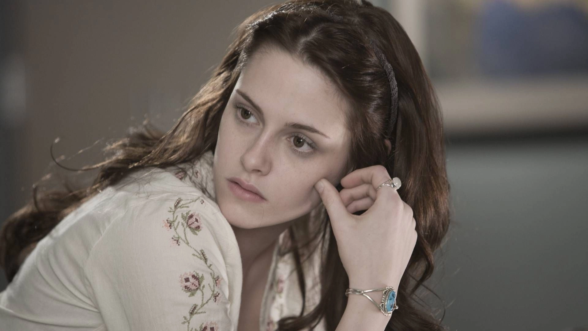 Kristen Stewart Reflects on Twilight's Unintended LGBTQ+ Themes