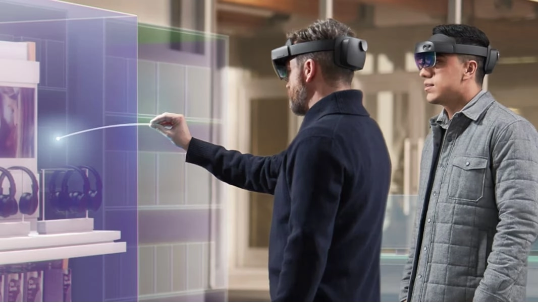 Microsoft Ends HoloLens 2 Sales, Plans Future in AR