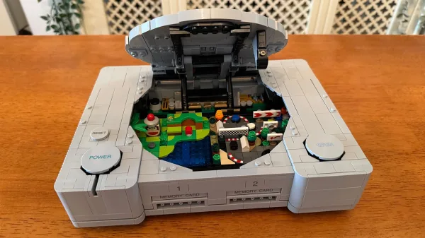 Final Fantasy VII Diorama Turns LEGO PlayStation Into a Stunning Midgar Battle Scene