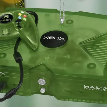 Halo Special Edition Original Xbox Ornament Brings 2004 Console Nostalgia to the Tree
