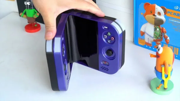 PlayStation 2 Duo Turns Sony's Classic Console Into a Foldable Handheld