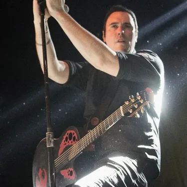 Breaking Benjamin's Benjamin Burnley Pauses Concert to Promote Fallout 4 Mod Amid Modding Feud