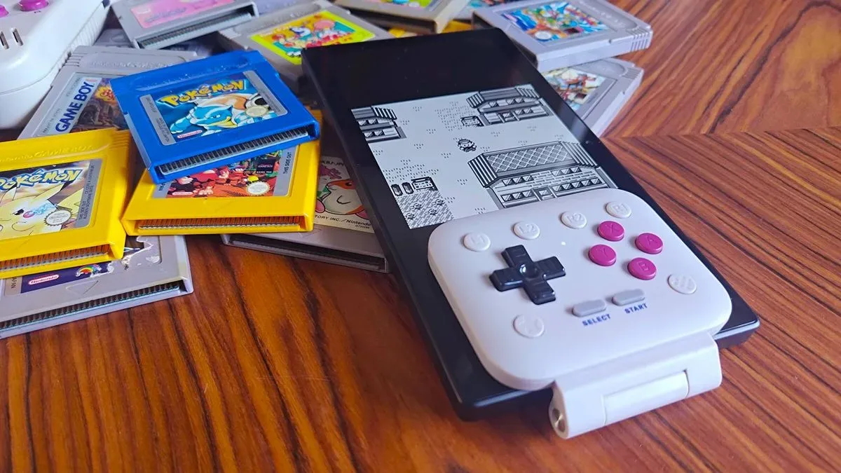 The 8Bitdo FlipPad doesn't quite perfect turning your phone into a Game Boy, but I'd absolutely recommend it for cheeky Pokemon sessions review